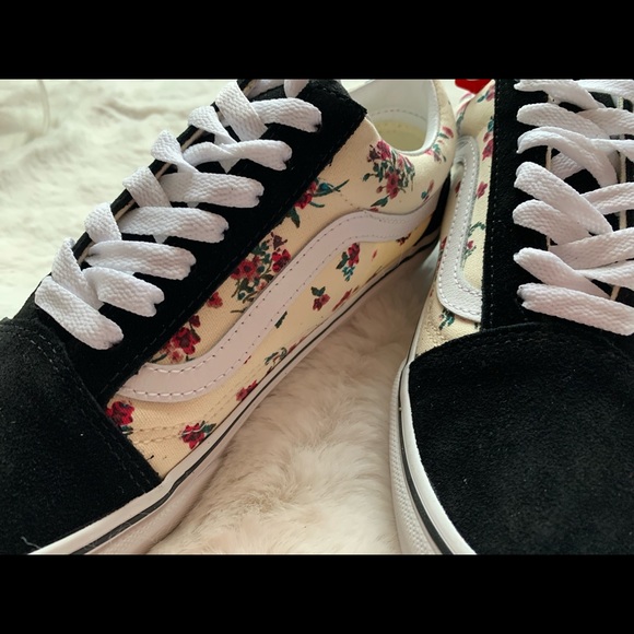 Vans Ditzy Floral White Old Skool Sneakers. Women size 6 & 6.5 & 7 - Picture 9 of 13